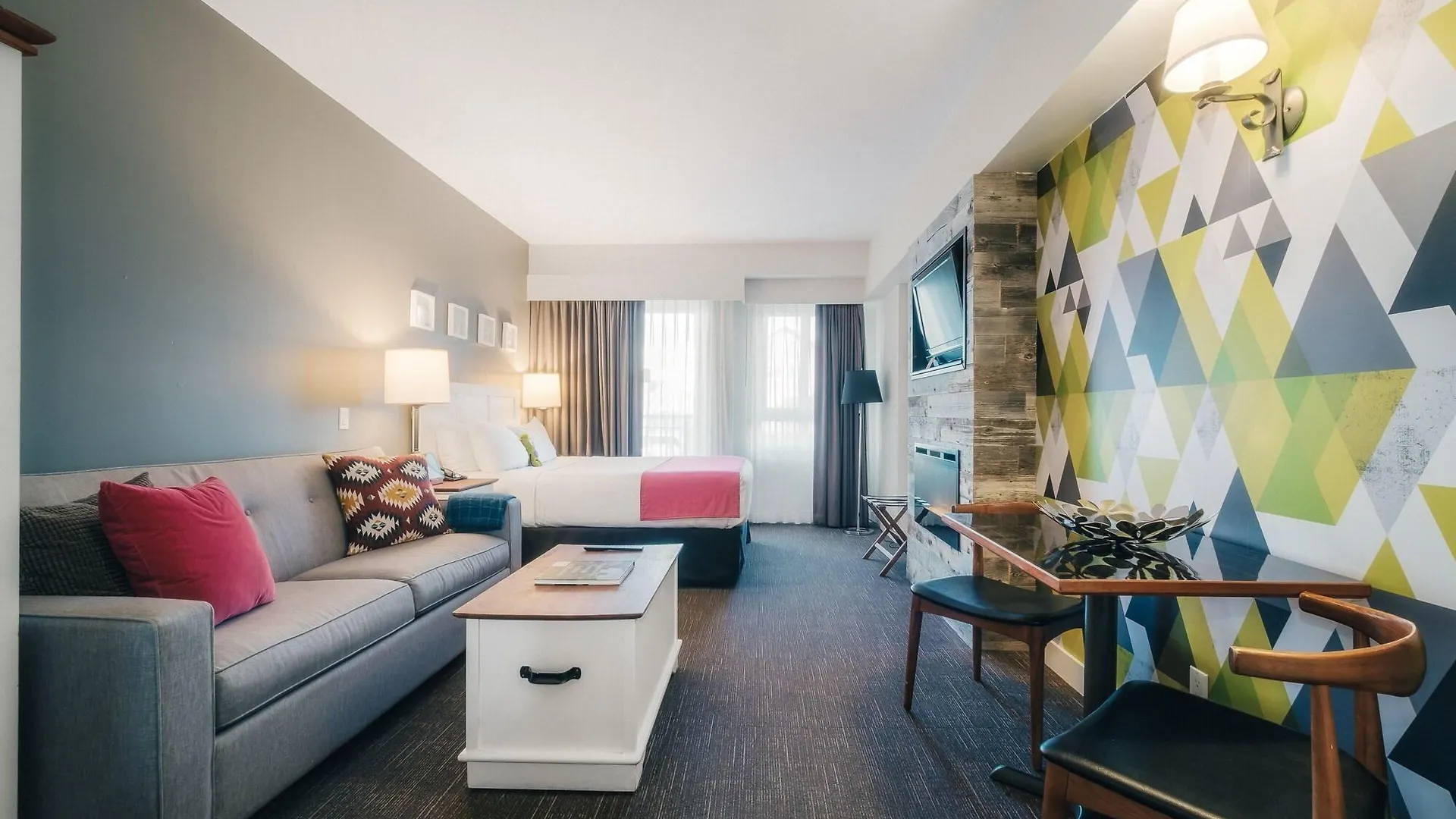 Summit Lodge Boutique Hotel By Paradox Уистлер