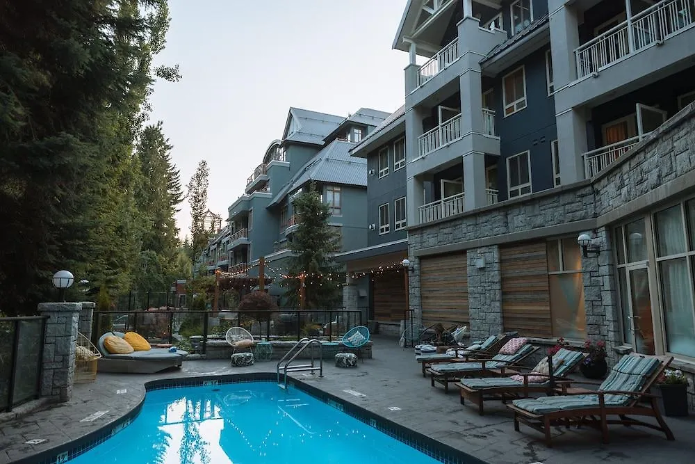 Summit Lodge Boutique Hotel By Paradox Уистлер