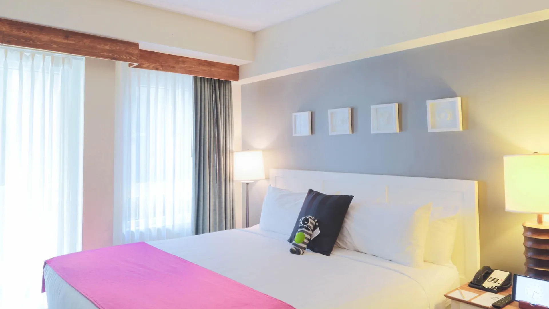 ****  Summit Lodge Boutique Hotel By Paradox Whistler Canada