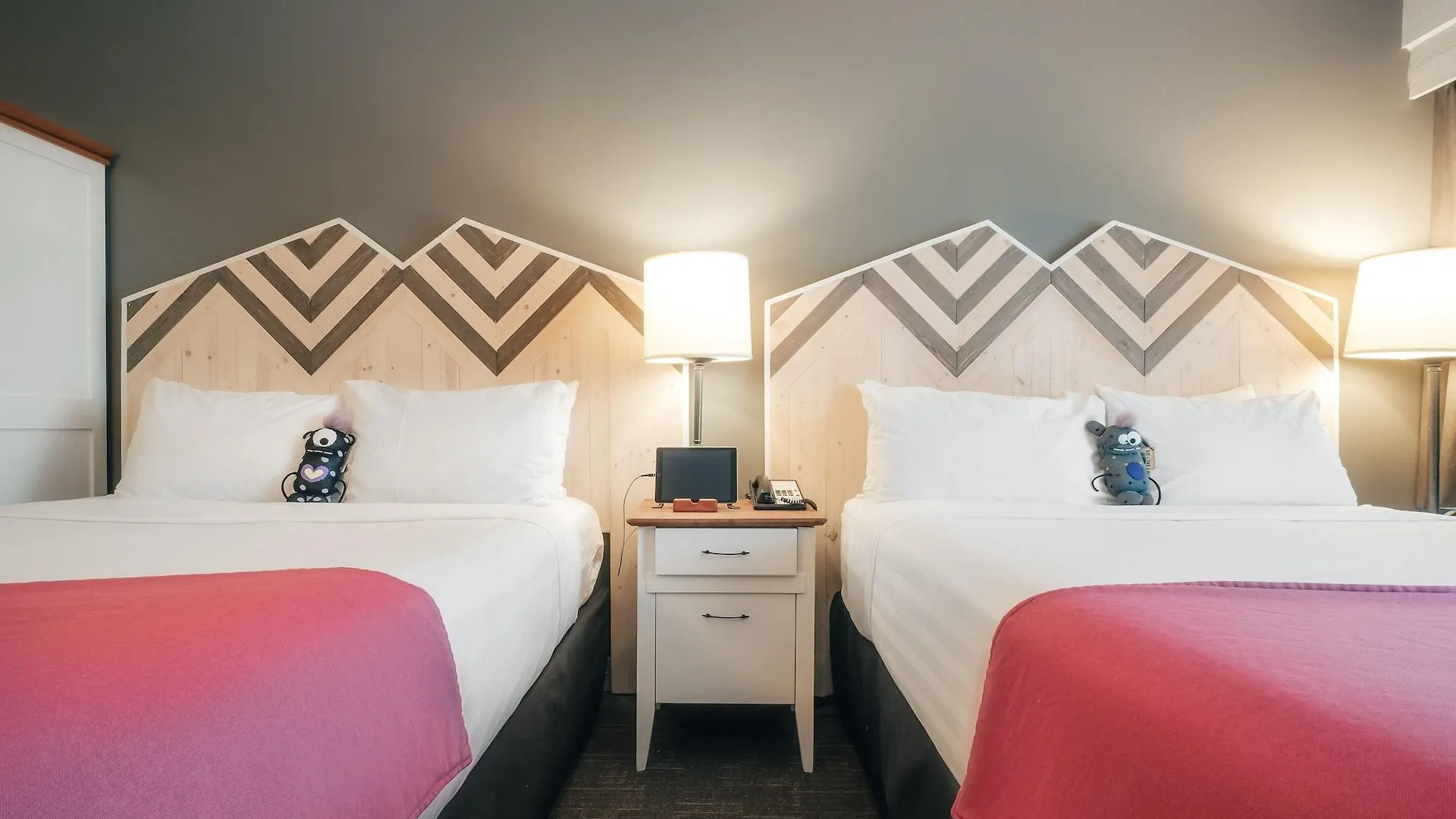 Summit Lodge Boutique Hotel By Paradox Whistler 4*,