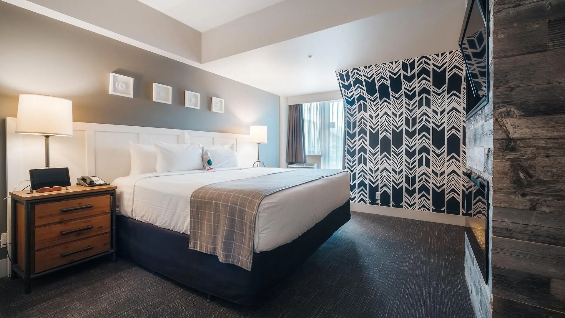 Summit Lodge Boutique Hotel By Paradox Whistler 4*,