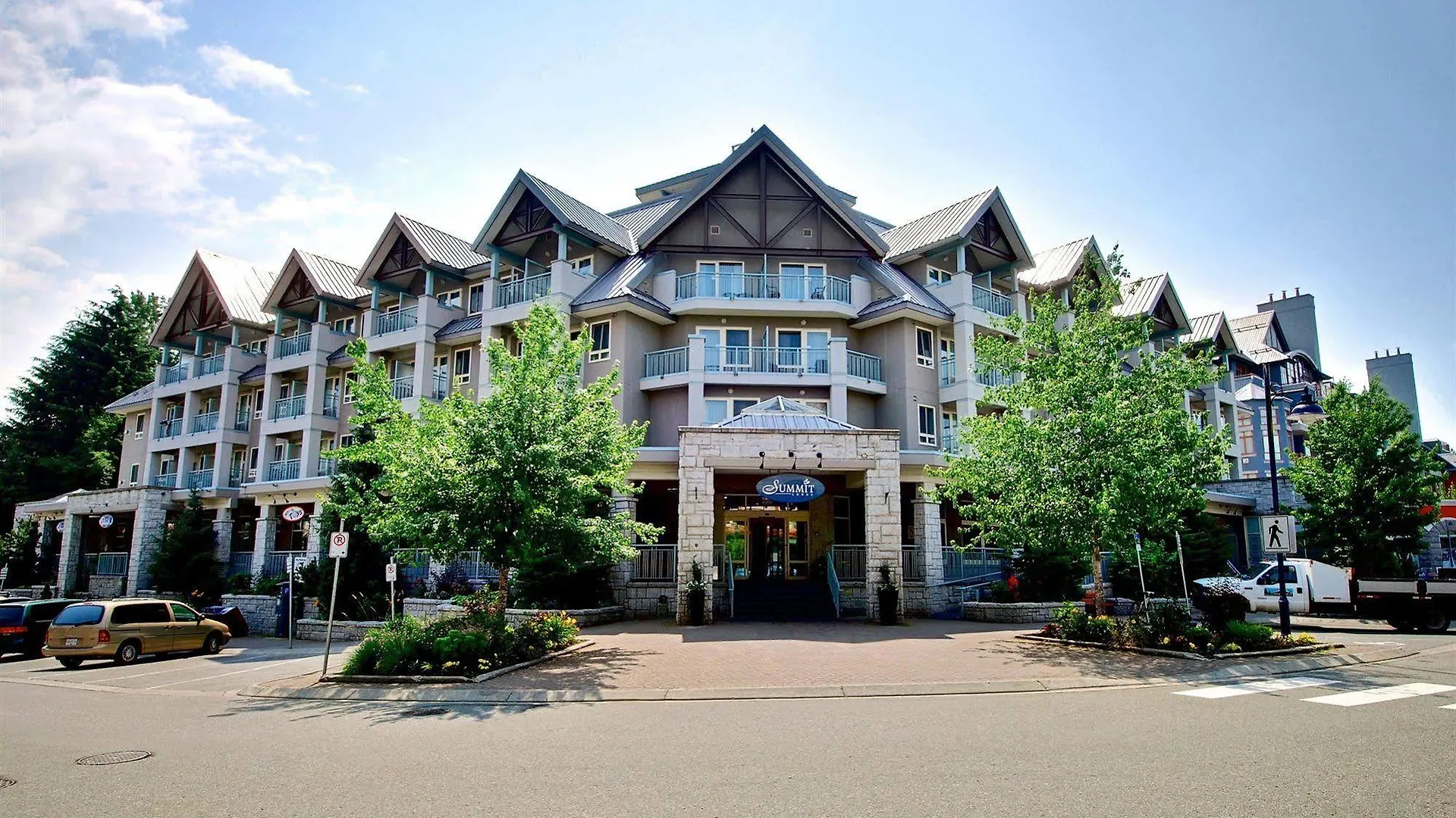 Summit Lodge Boutique Hotel By Paradox Whistler Canada